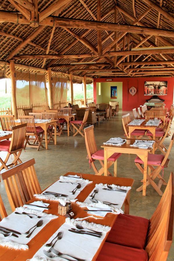 Manyatta Camp Hotell Voi Eksteriør bilde